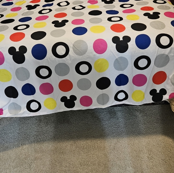 Disney Full Size Bottom/Flat Sheet & 2 Standard Size Pillow Cases. - Picture 2 of 14